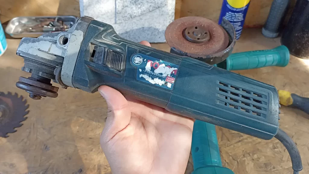 Cómo reparar una amoladora angular paso a paso: diagnóstico de falla en inducido, carbones y gatillo de encendido.